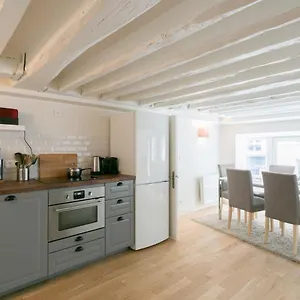https://lafayette-private-apartment.fr-paris.fr
